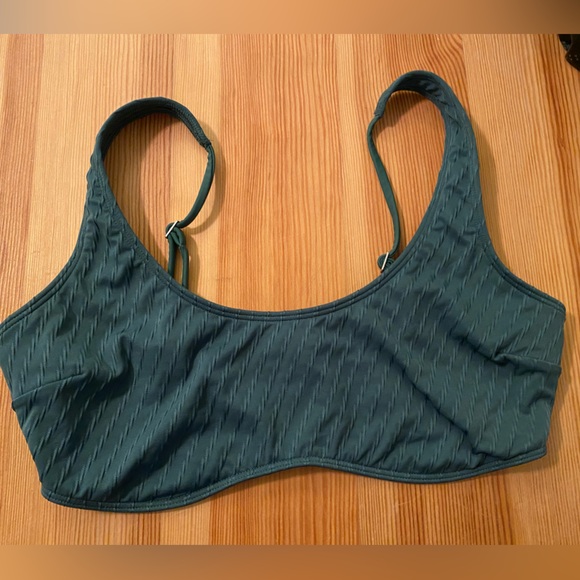 Abercrombie and Fitch bikini top - Picture 2 of 3